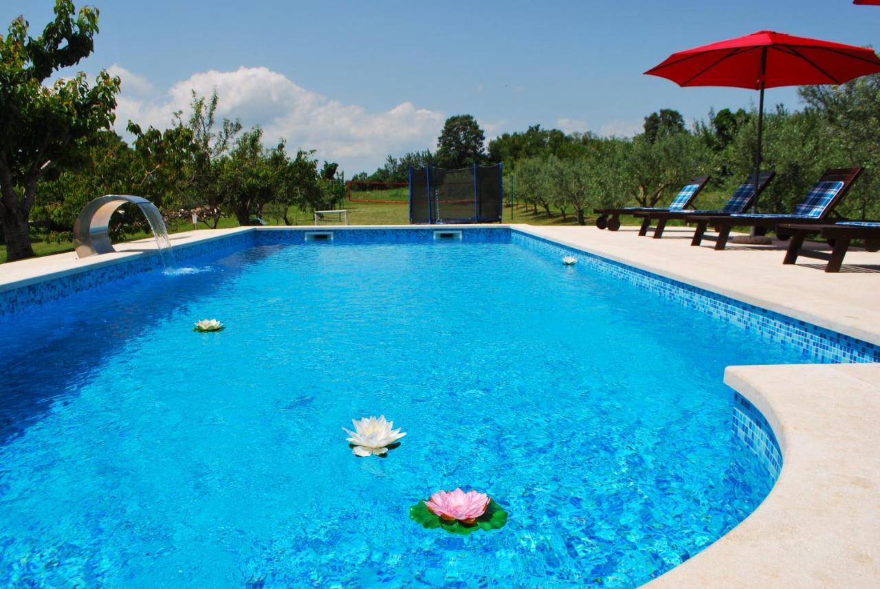 Holiday Home Dorina Barban Екстериор снимка