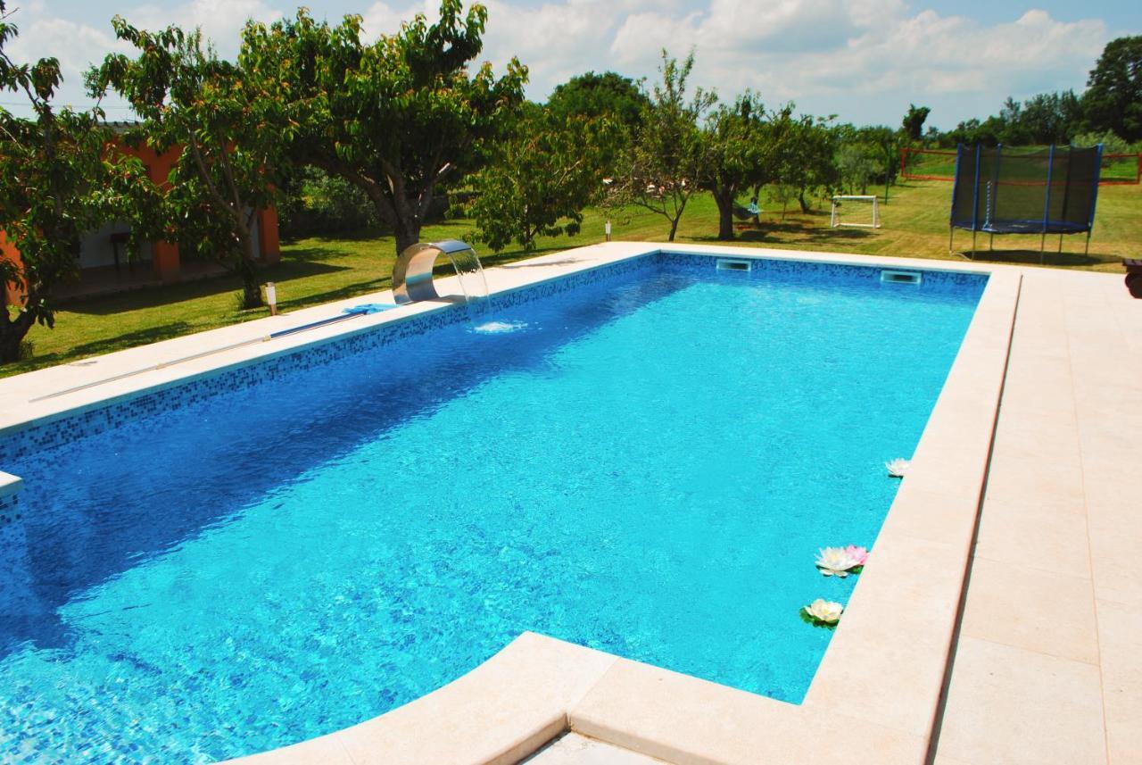 Holiday Home Dorina Barban Екстериор снимка