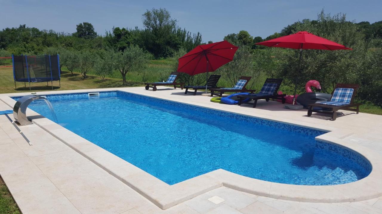 Holiday Home Dorina Barban Екстериор снимка