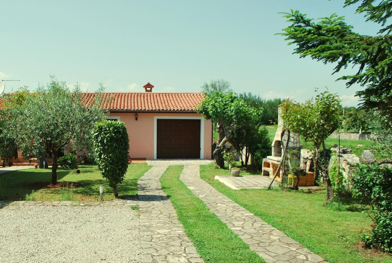 Holiday Home Dorina Barban Екстериор снимка