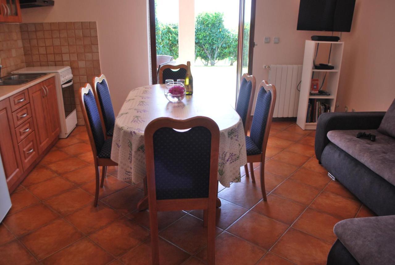 Holiday Home Dorina Barban Екстериор снимка