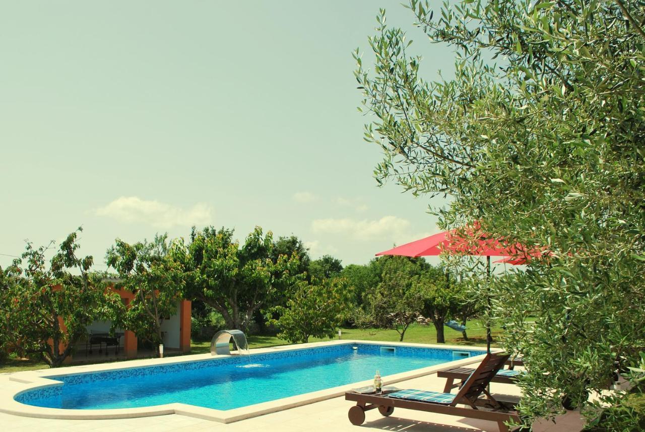Holiday Home Dorina Barban Екстериор снимка