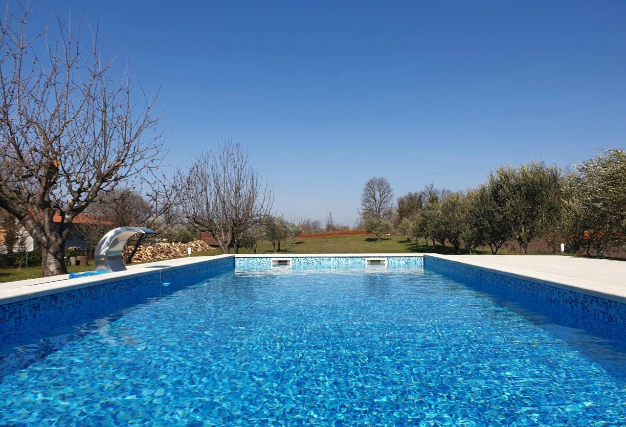 Holiday Home Dorina Barban Екстериор снимка