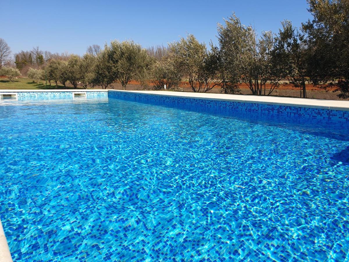 Holiday Home Dorina Barban Екстериор снимка