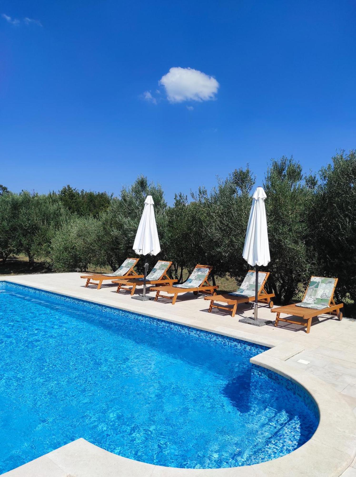 Holiday Home Dorina Barban Екстериор снимка