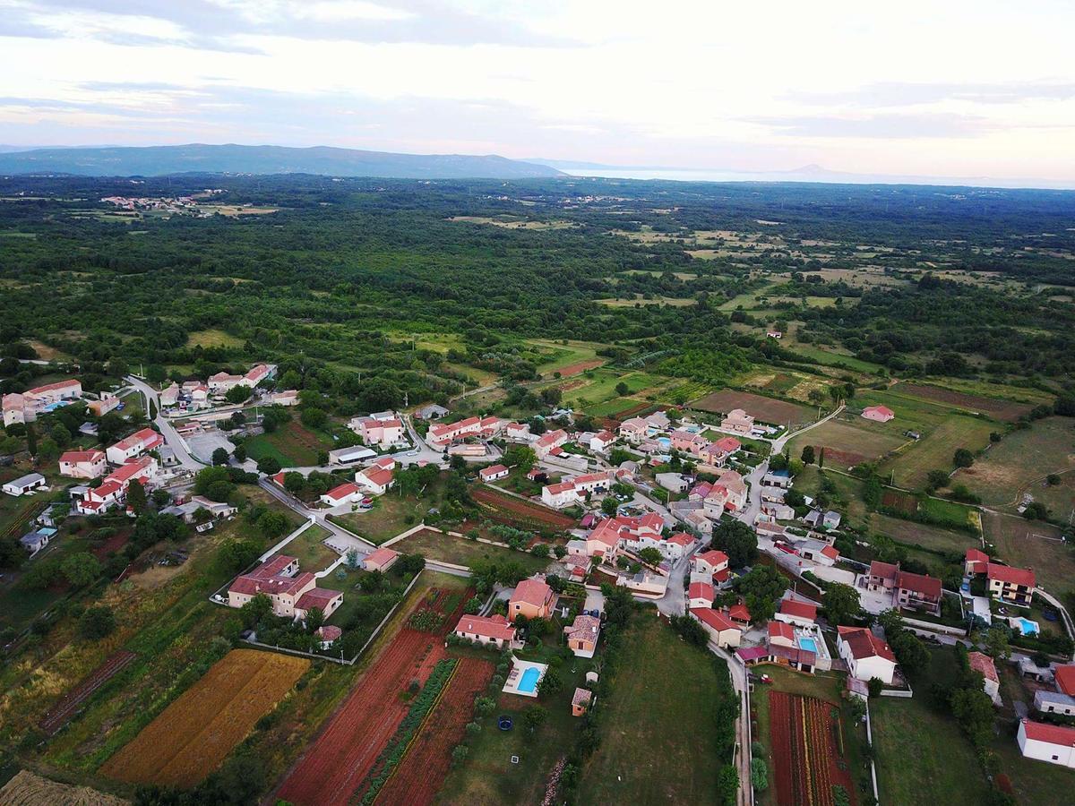 Holiday Home Dorina Barban Екстериор снимка