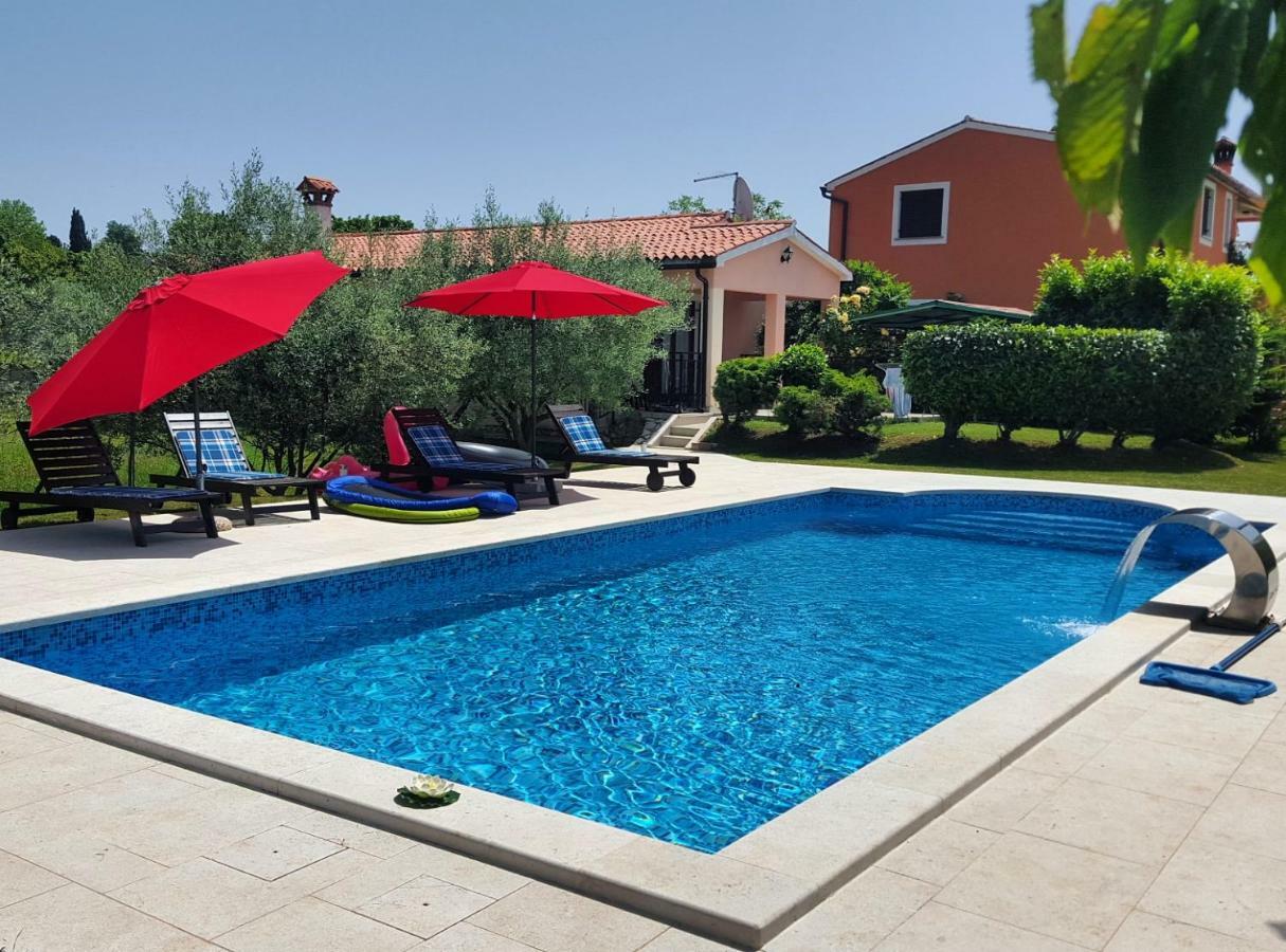 Holiday Home Dorina Barban Екстериор снимка